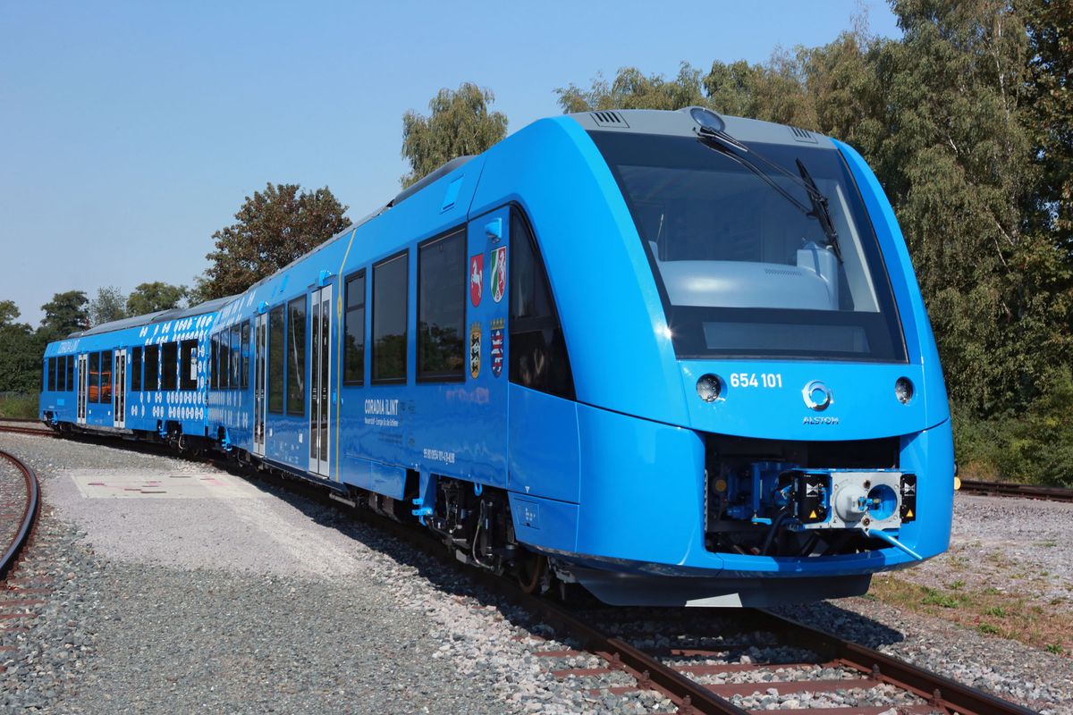 Coradia Ilintヨーロッパで列車を低に乗ります 電車を保存