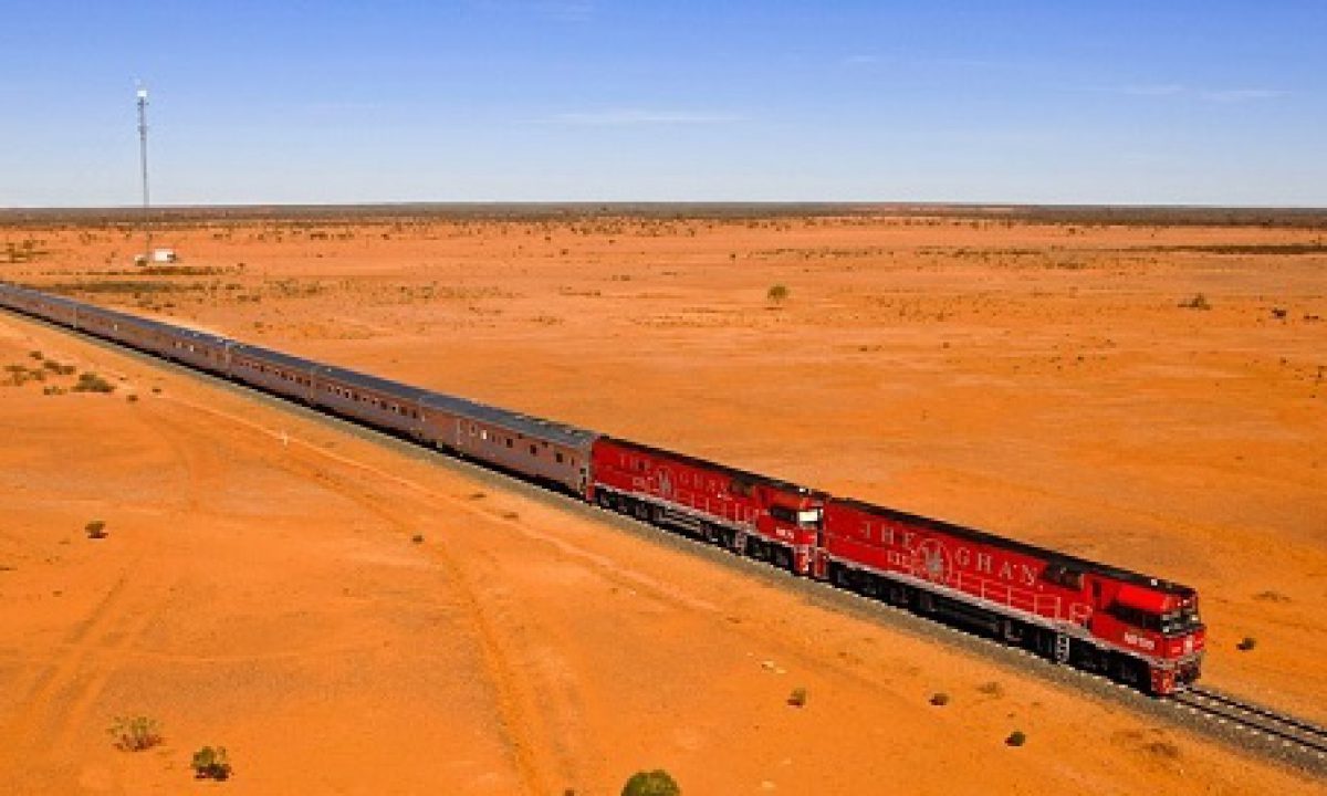 Long train journey. Длинный поезд. Автопоезд в пустыне. Длинный поезд в Мавритании. Поезд пустыни Мавритания.