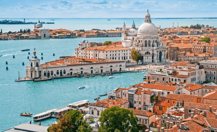 Venice bụ omume na-azụ njem mgbe ị na-eme Austria na Italy Site Okporo ígwè
