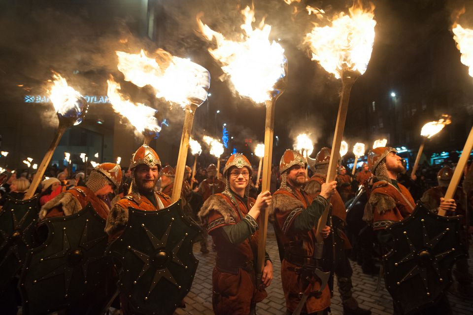 Scotland Hogmanay ibhuku rakasiyana chaizvo pakati Winter Festivals in Europe