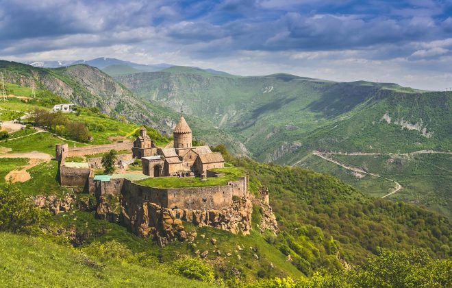 Malaza-Fiangonana-ary-Ny Monastera-in-Europe