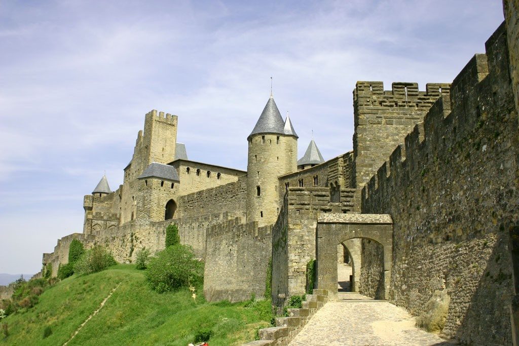 Carcassonne är en vacker medeltida stad i Frankrike