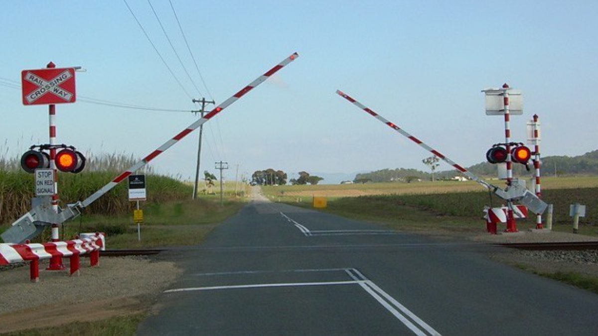Benefits Of Solar Powered Railroad Crossing Signals And Road Signs Save A Train