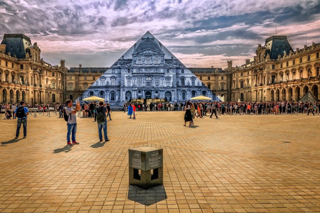 Paris louvre museum